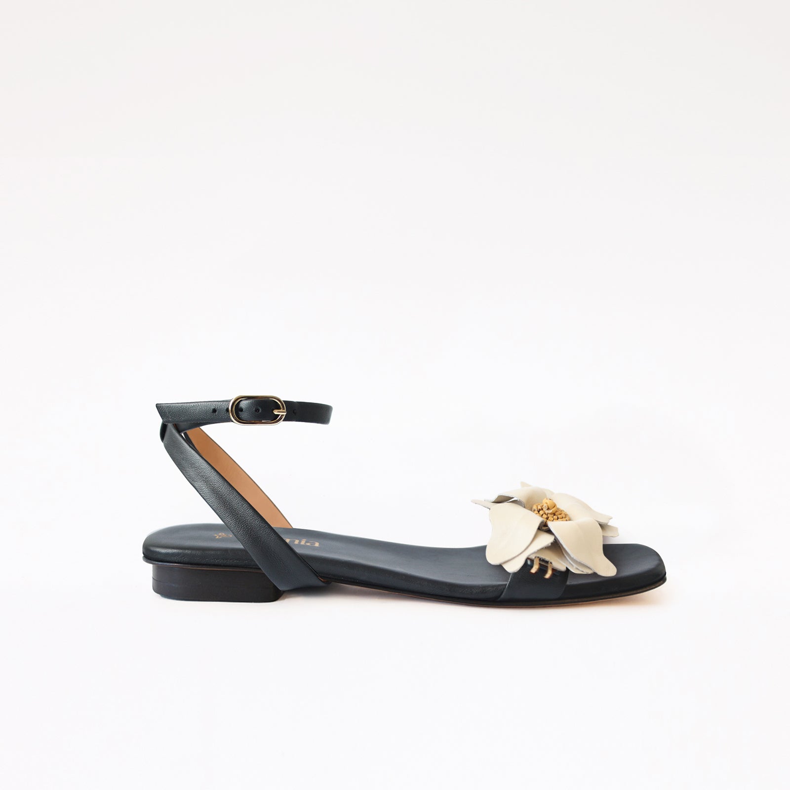 Margarita Camia′s Flower Black no long