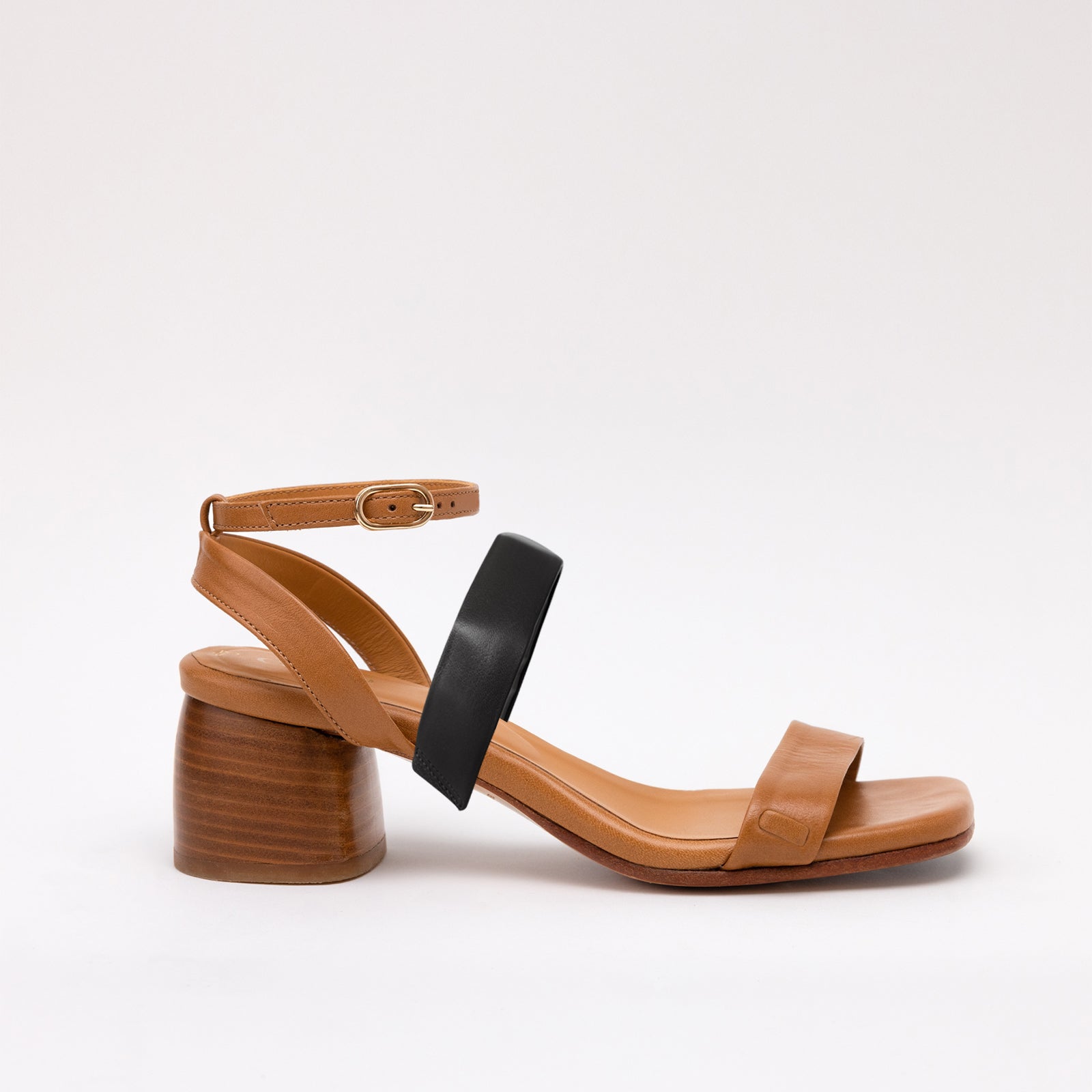 Middle Strap Black No Front Camel
