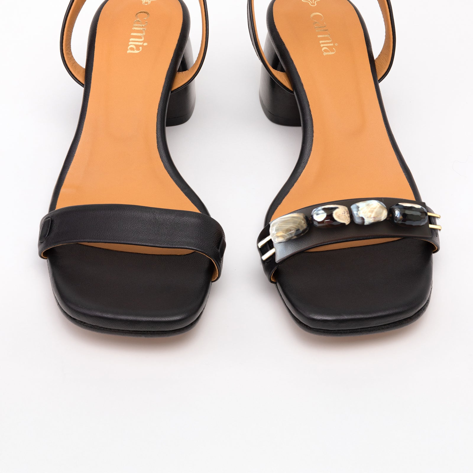 Dark Agata Black Front