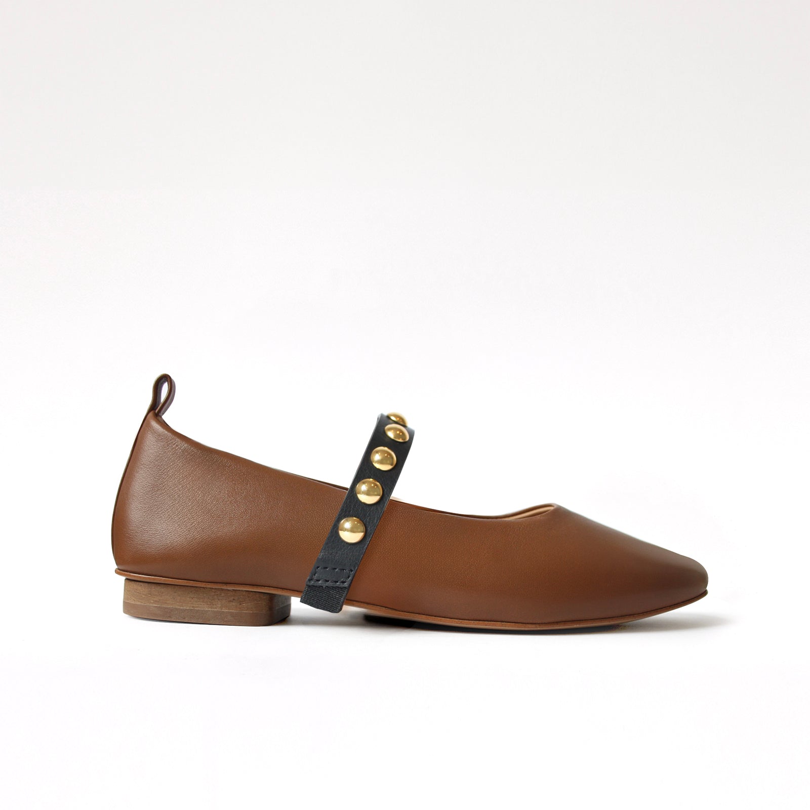 Caramel - Golden Studs Black Middle