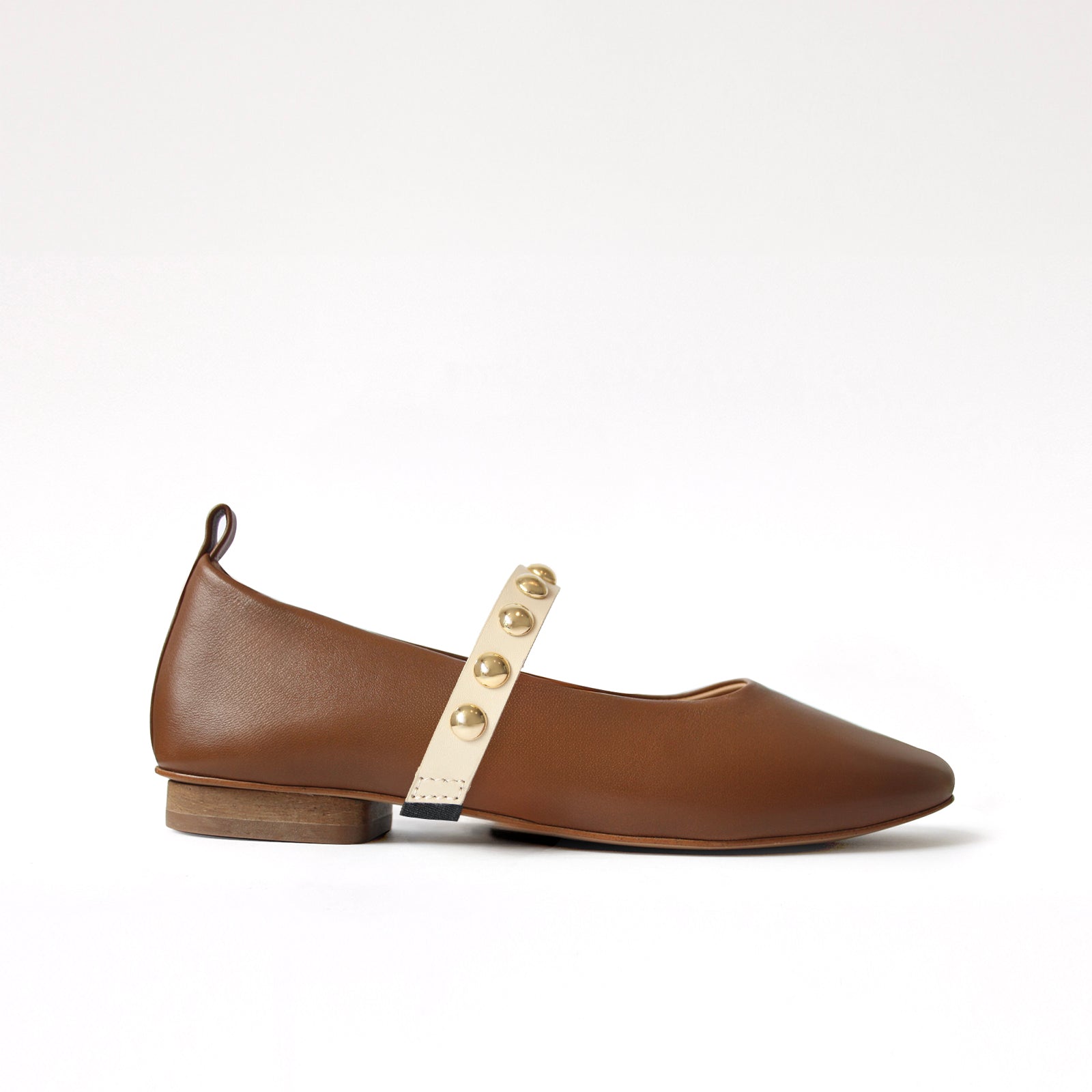 Caramel - Golden Studs Cream Middle